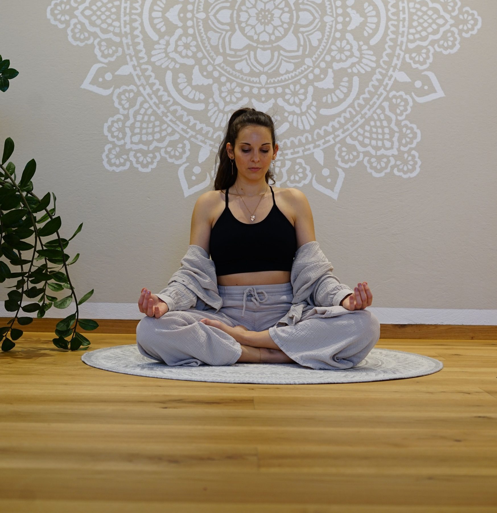 Yogastunde mit Kerstin Kolm im Yogaraum